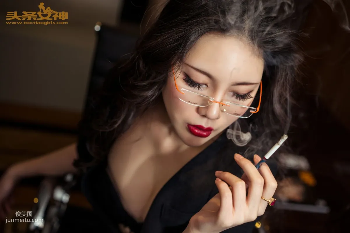 米娅《美足秘书》 [头条女神] 写真集5