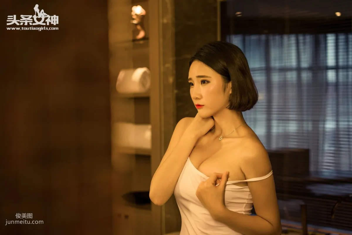 Qin Ruoxi, Slender Jade Feet, Dusk Encounter [TouTiao Goddess] Photo Set photo 22