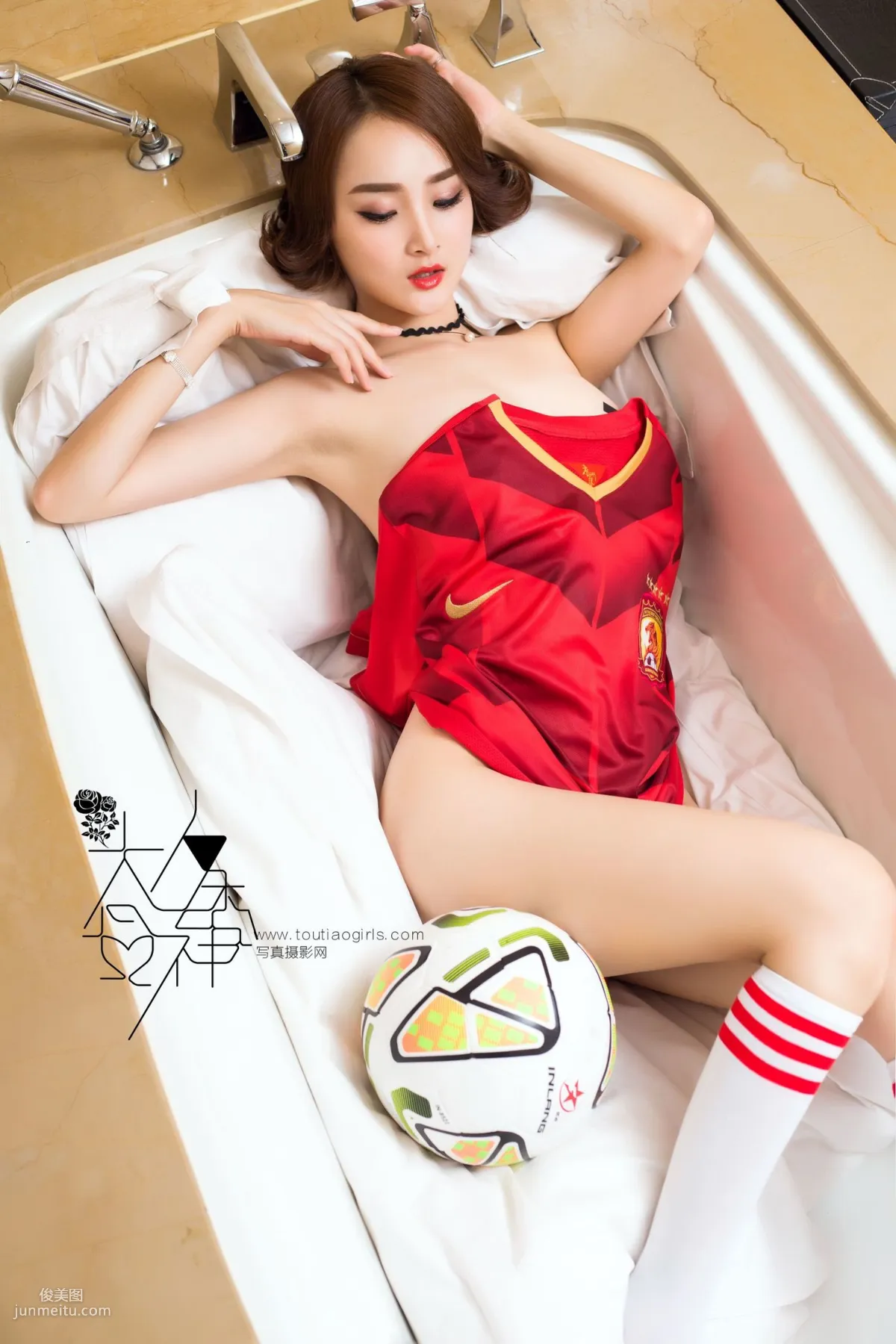 Zhou Xiai "Little Red Devil Baby Pays Tribute to Manchester United" [TouTiao Goddess] Photo Set photo 17