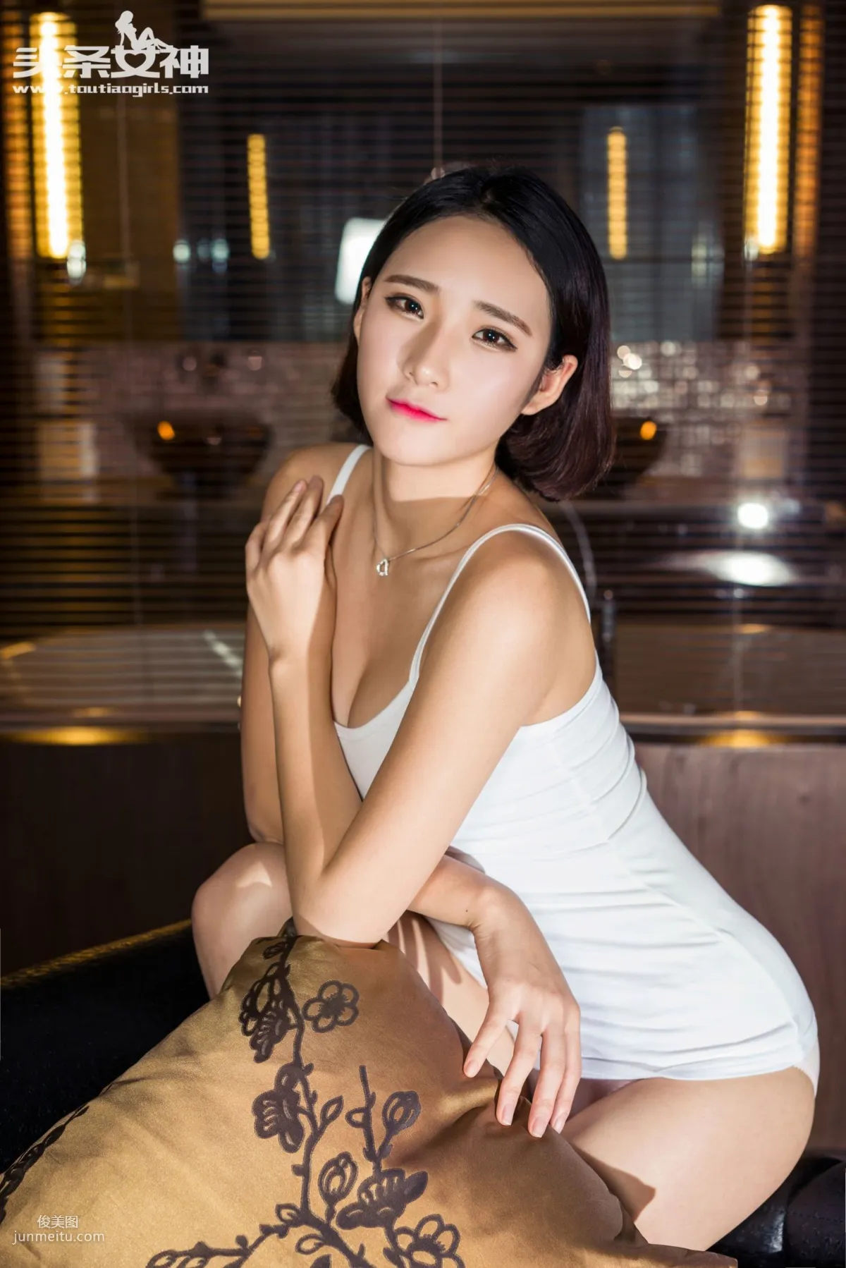 Qin Ruoxi, Slender Jade Feet, Dusk Encounter [TouTiao Goddess] Photo Set photo 16