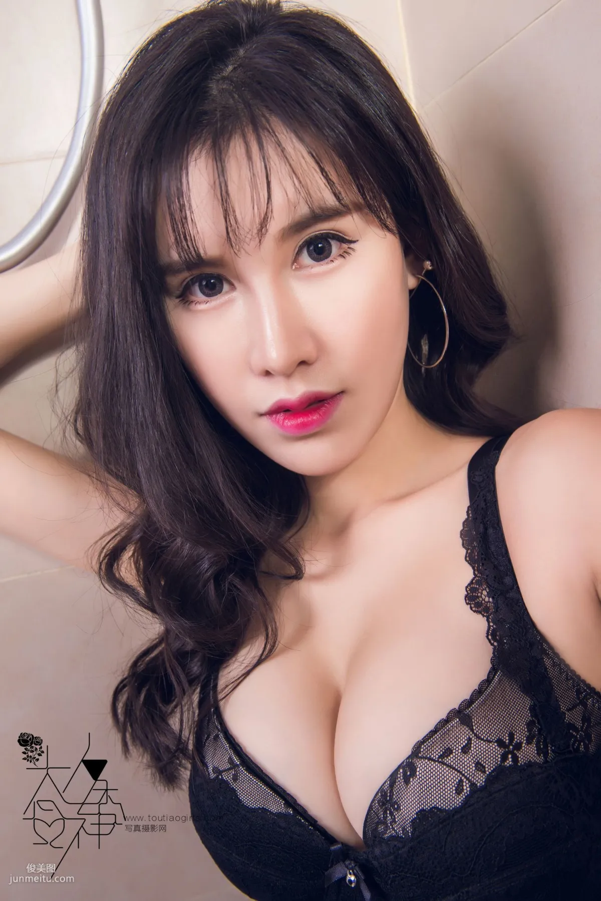 Zhang Mengyi "Midnight Dream Talk Black Stockings Beautiful Feet" [TouTiao Goddess] Photo Set photo 15