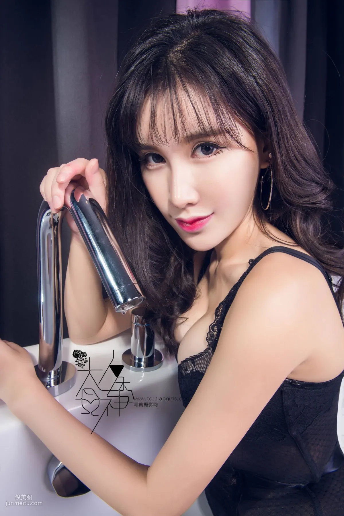 Zhang Mengyi "Midnight Dream Talk Black Stockings Beautiful Feet" [TouTiao Goddess] Photo Set photo 4