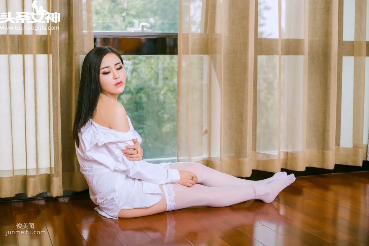 灵儿《闺房白衬衫》 [头条女神] 写真集5
