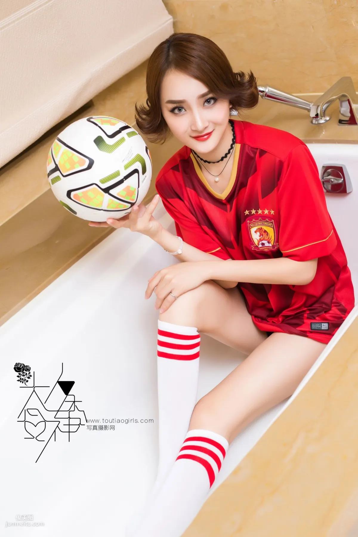 Zhou Xiai "Little Red Devil Baby Pays Tribute to Manchester United" [TouTiao Goddess] Photo Set photo 3