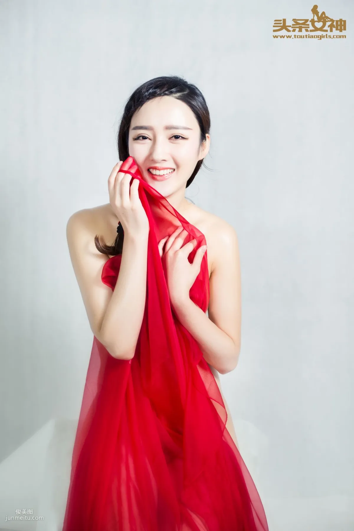 Guo Wanting, Graceful Red Silk [TouTiao Goddess] Photo Set photo 17