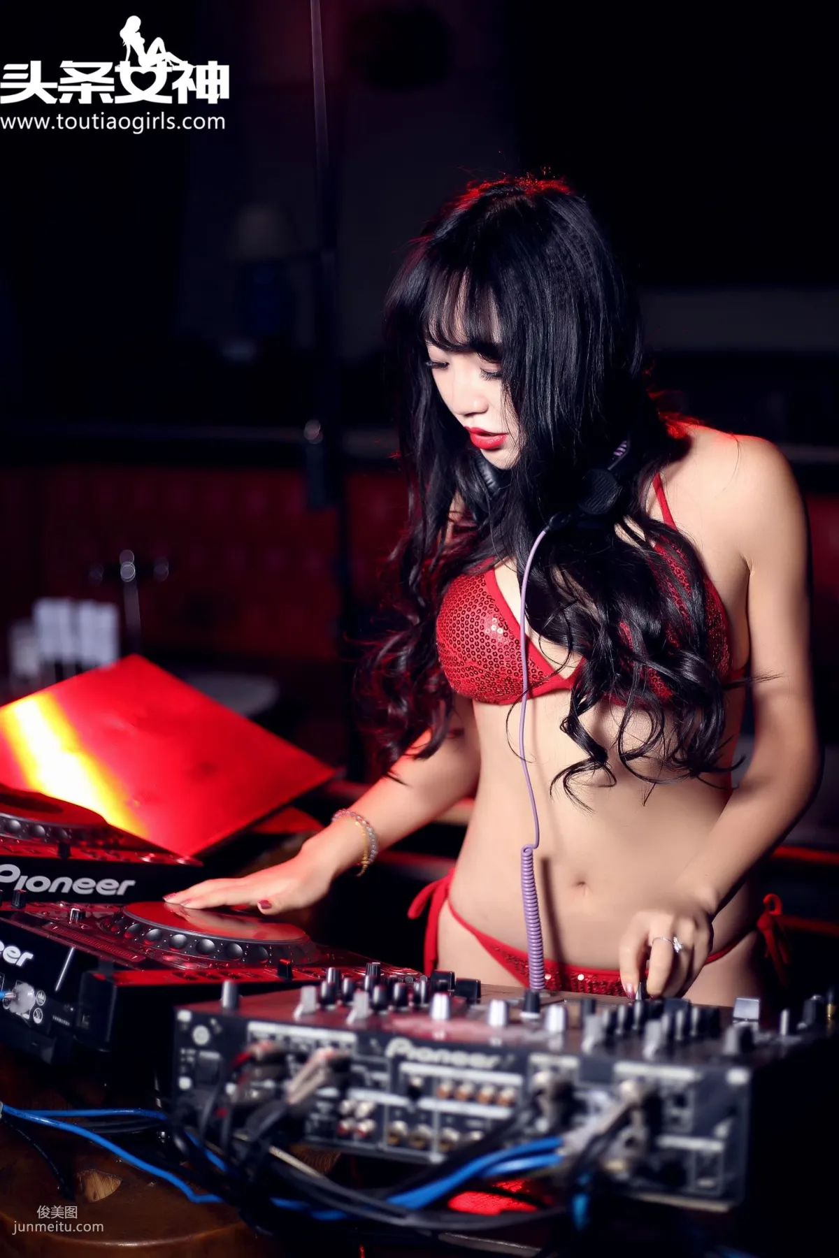 林茜《電音誘惑》 [頭條女神] 寫真集 2