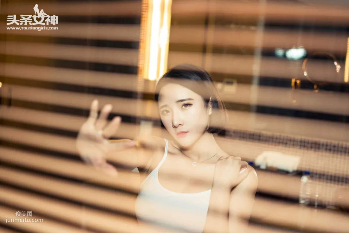 Qin Ruoxi, Slender Jade Feet, Dusk Encounter [TouTiao Goddess] Photo Set photo 21