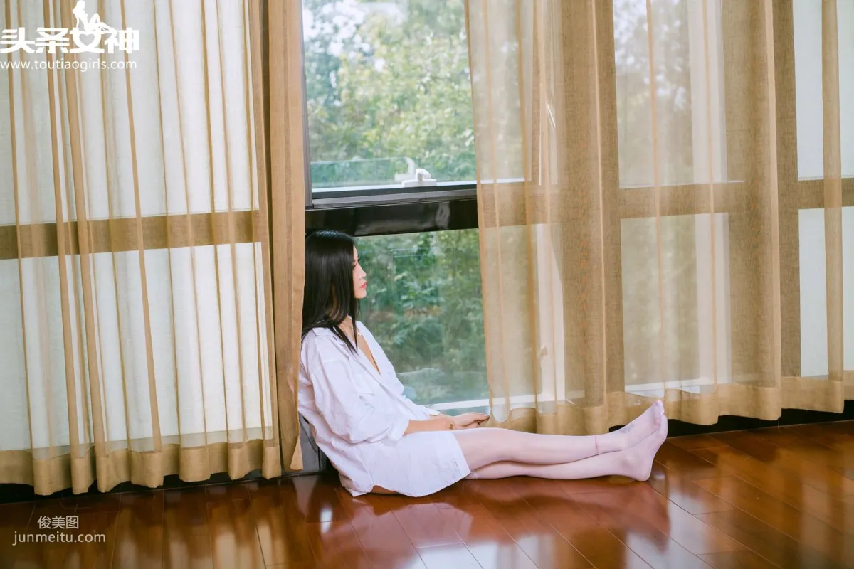灵儿《闺房白衬衫》 [头条女神] 写真集1