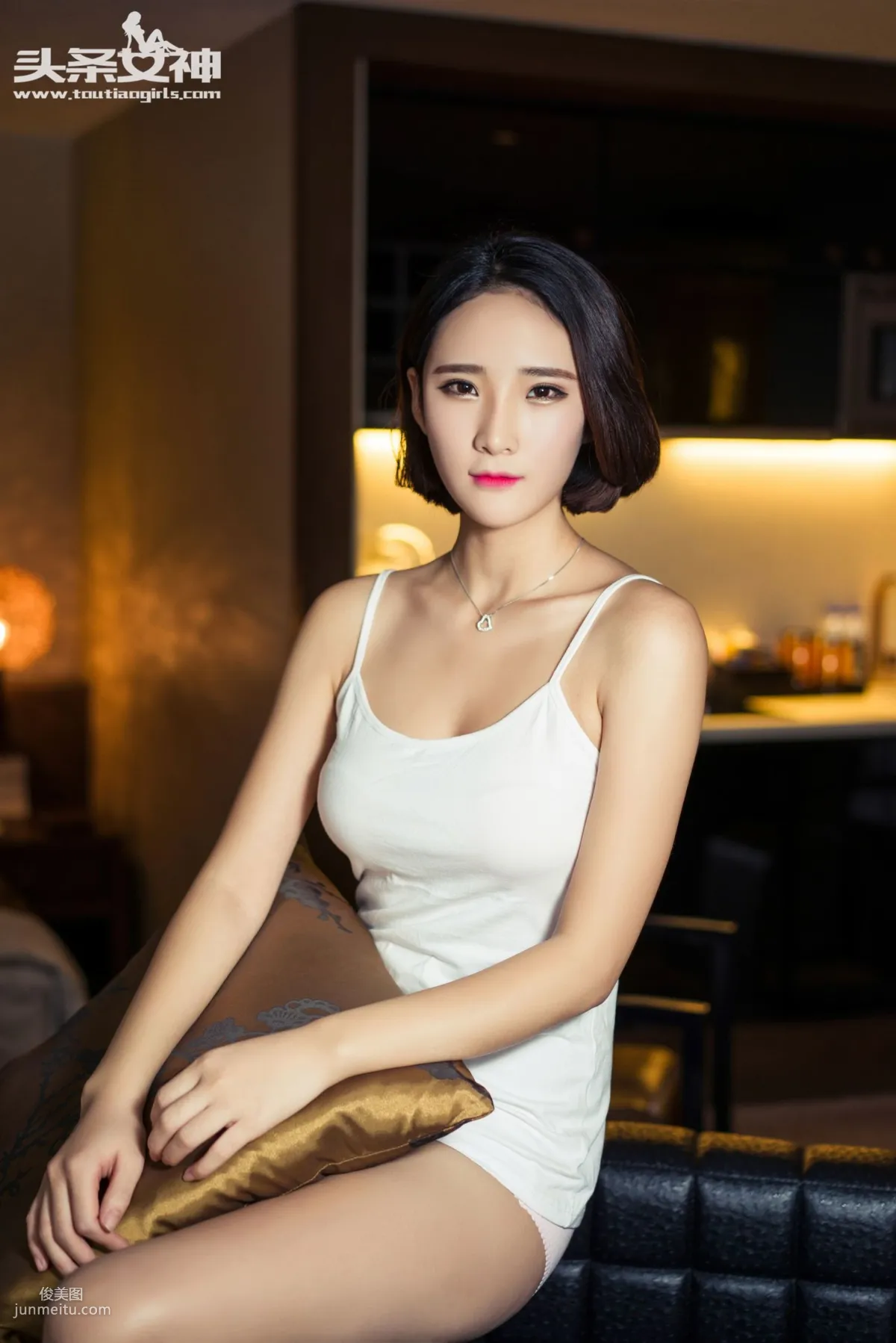 Qin Ruoxi, Slender Jade Feet, Dusk Encounter [TouTiao Goddess] Photo Set photo 1