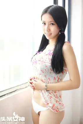 琪琪《異域蘿莉》 [頭條女神] 寫真集