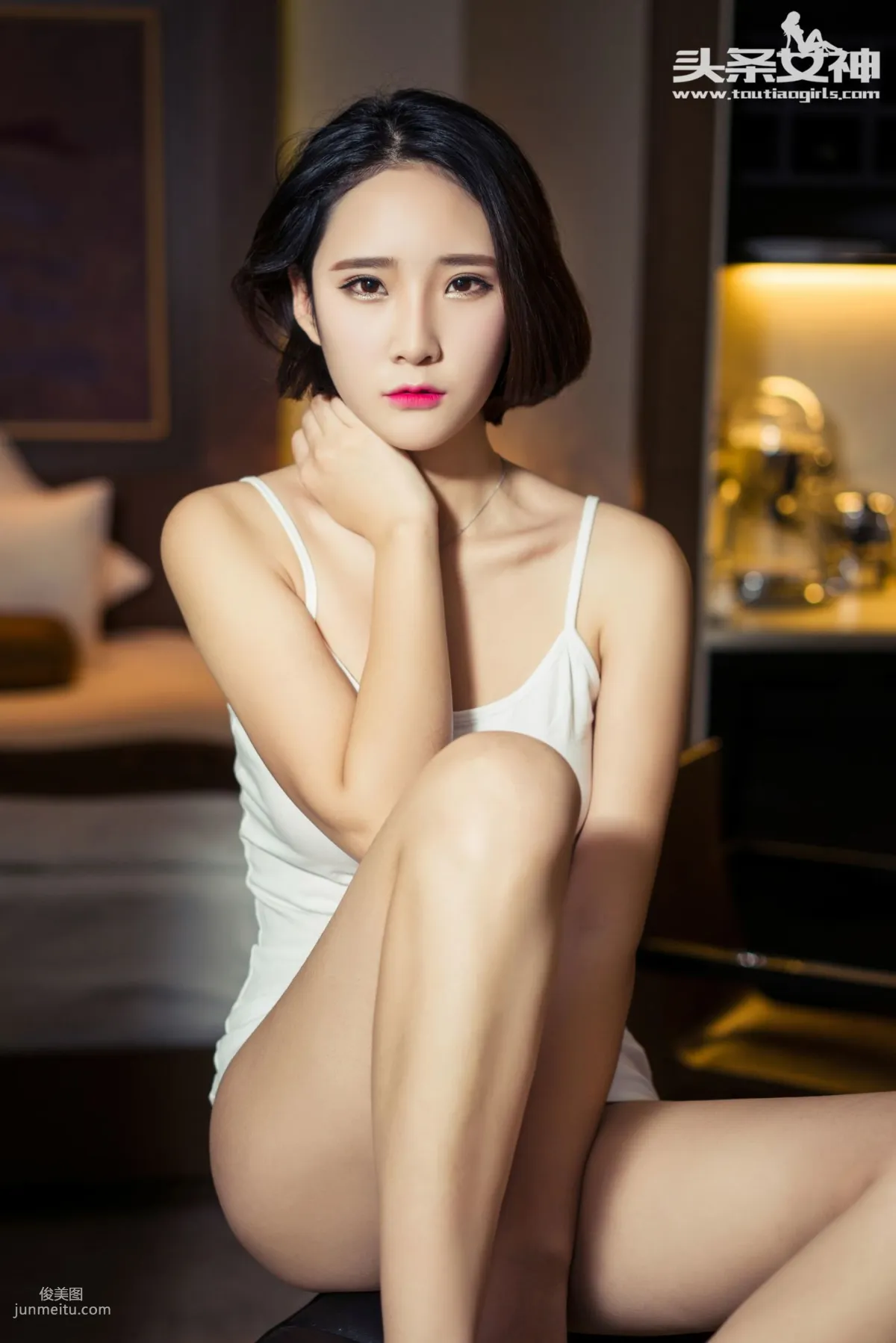 Qin Ruoxi, Slender Jade Feet, Dusk Encounter [TouTiao Goddess] Photo Set photo 3