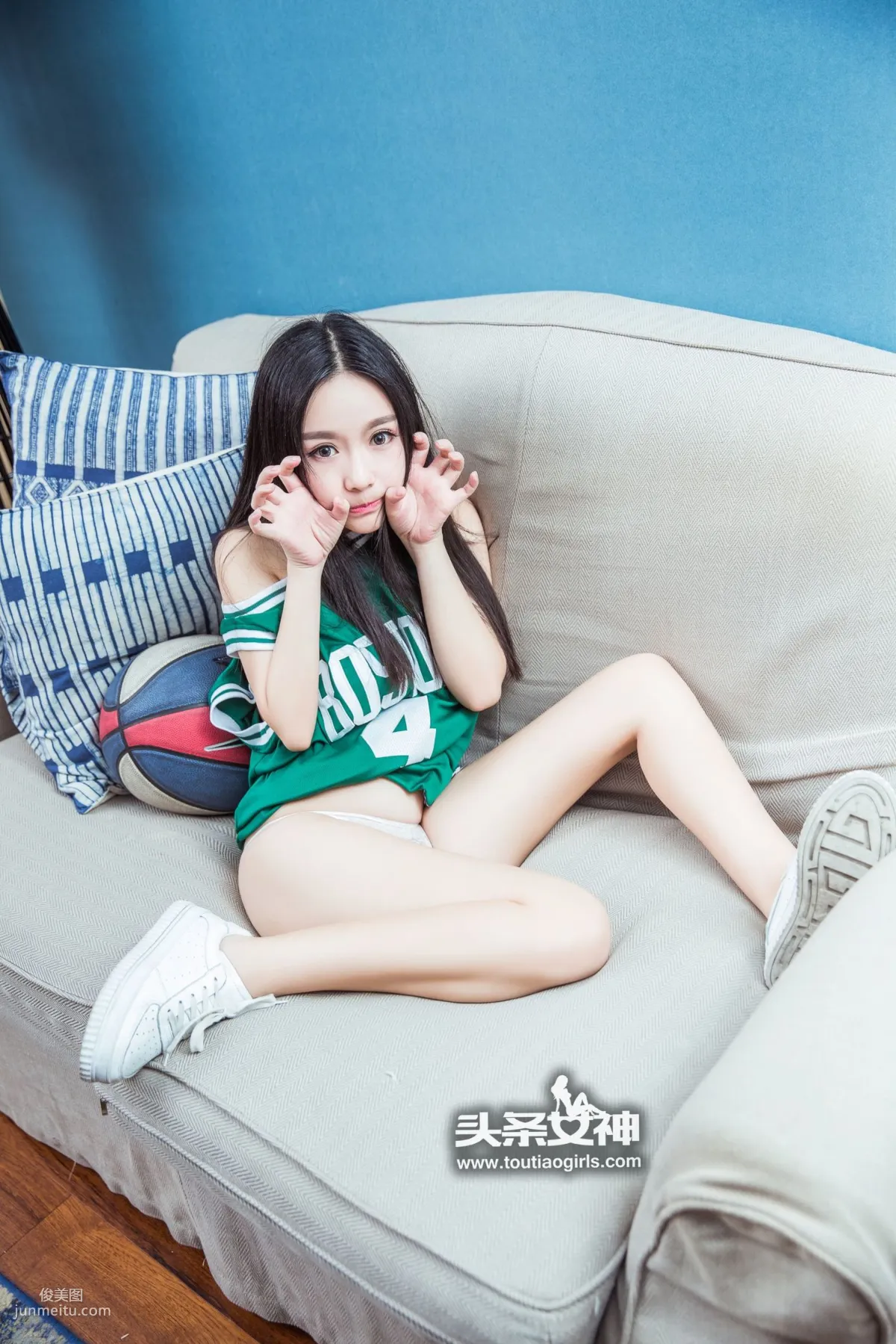 Julia/Ni Yeteng, Early Blooming Sunset Glow, Falling in Love with Thomas [TouTiao Goddess] Photo Set photo 15