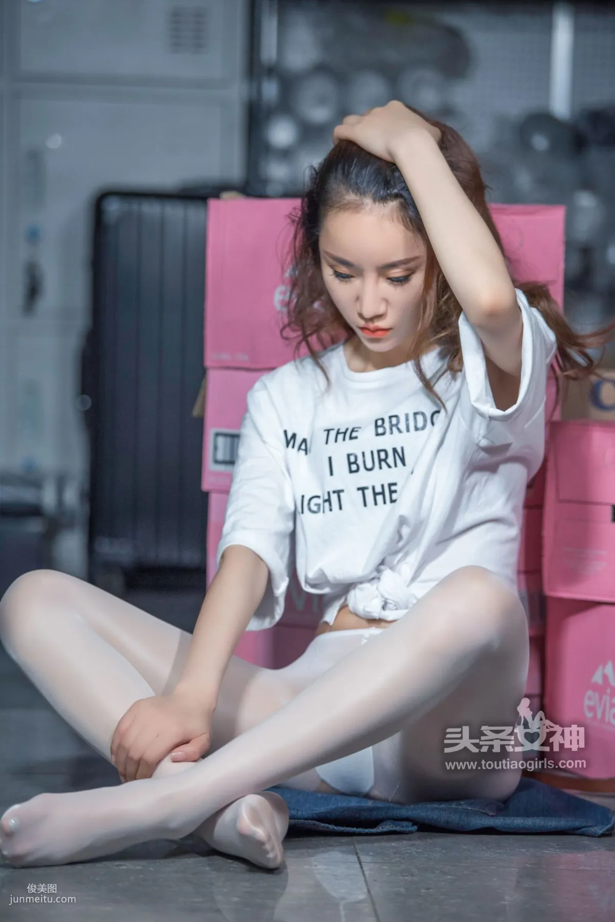 樊安妮《真空白丝袜》 [头条女神] 写真集1
