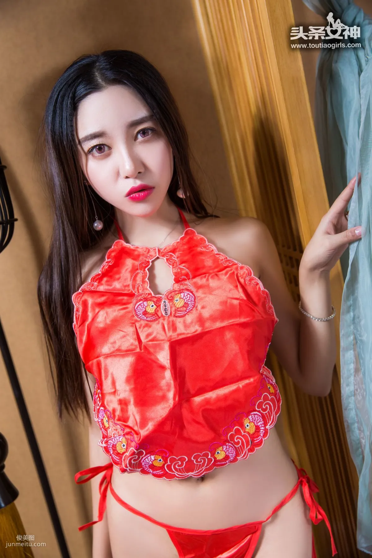 李梓熙《蜜汁癡女 紅肚兜》 [頭條女神] VIP專享 寫真集 4