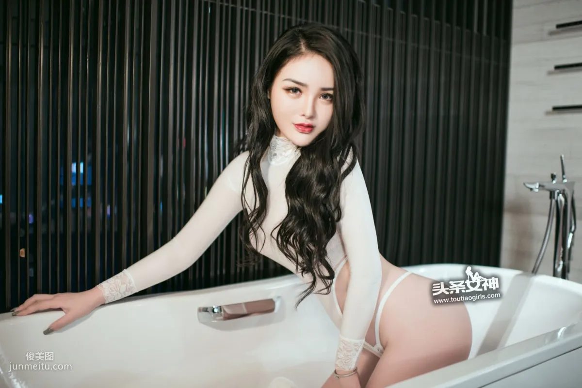 Chen Yuxi《Seductive Big Butt White High-Cut Swimsuit》 [TouTiao Goddess] Photo Set photo 8