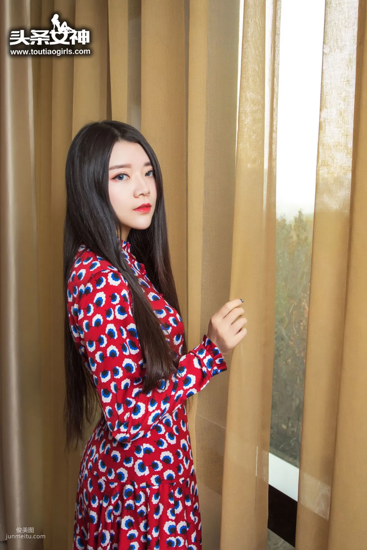 Lin Lei, Sensitive Fairy in Black Bodysuit Stockings [TouTiao Goddess] Photo Set photo 5