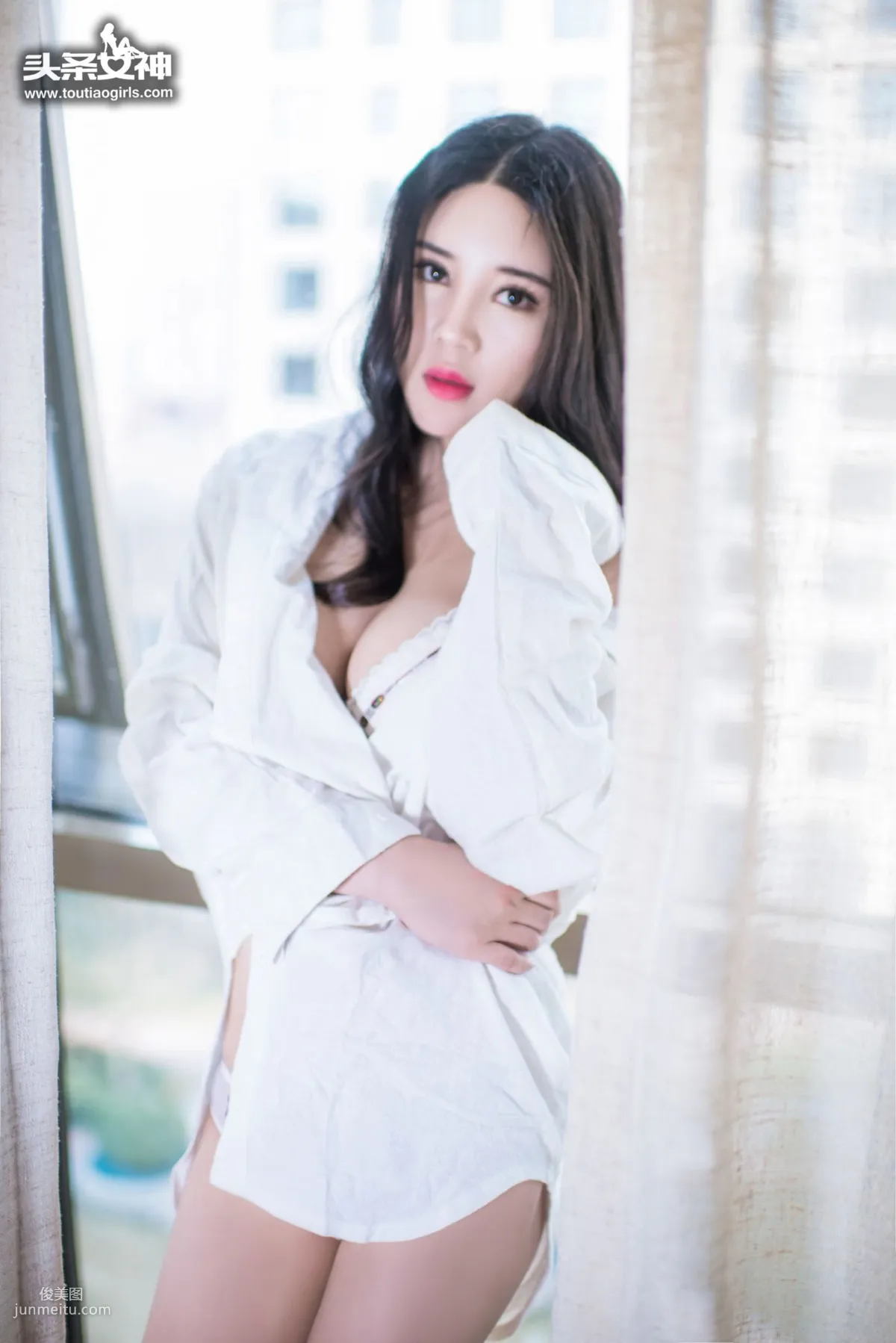 Sukki可儿《性感开发 热情白衬衣》 [头条女神] 写真集25