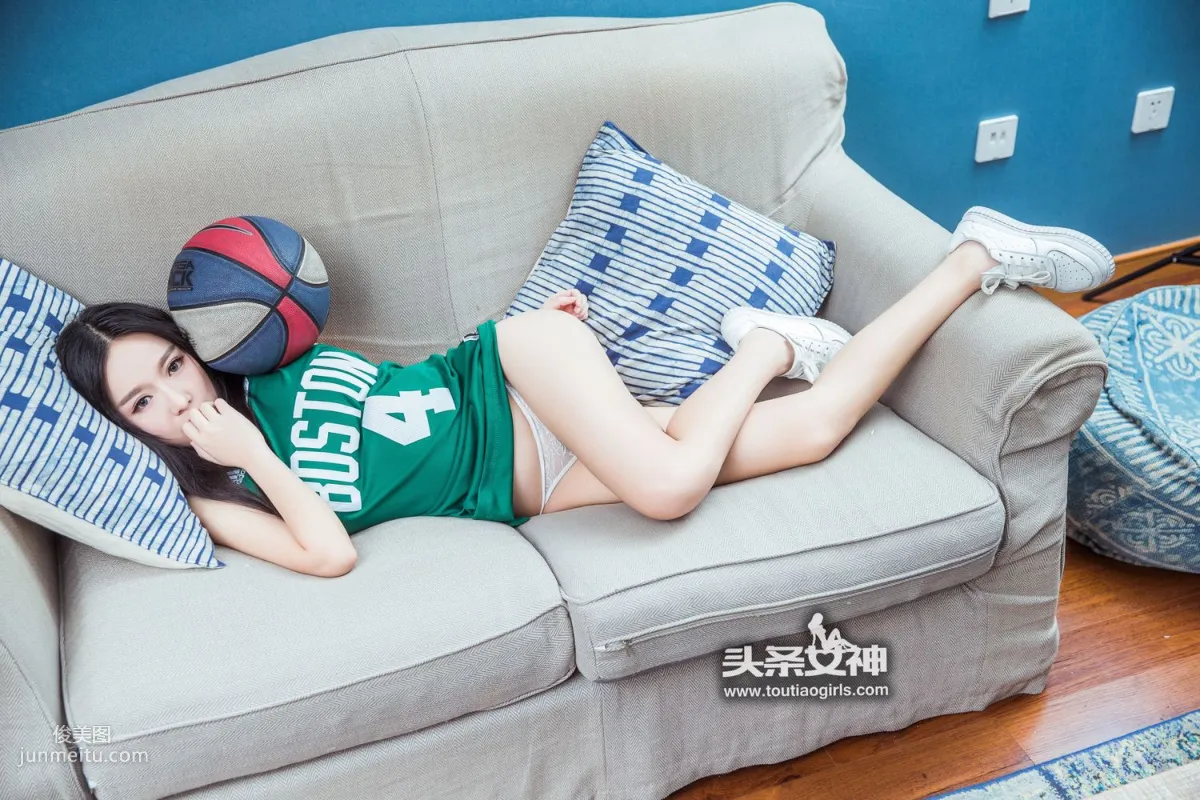 Julia/Ni Yeteng, Early Blooming Sunset Glow, Falling in Love with Thomas [TouTiao Goddess] Photo Set photo 13