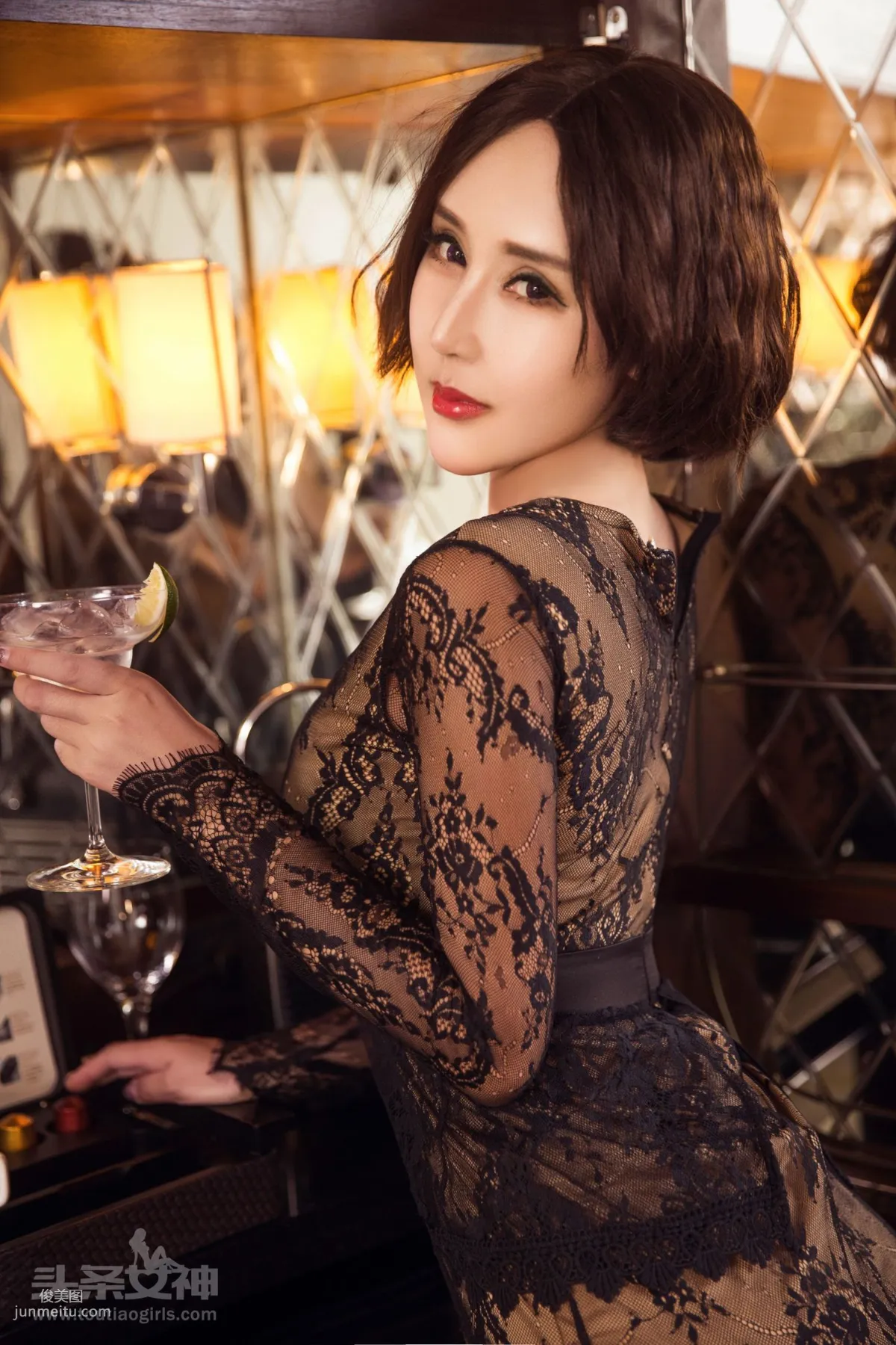 Nayi Linger, Sweet Hip Story, Light Dimples and Smile [TouTiao Goddess] VIP Exclusive Photo Set photo 1