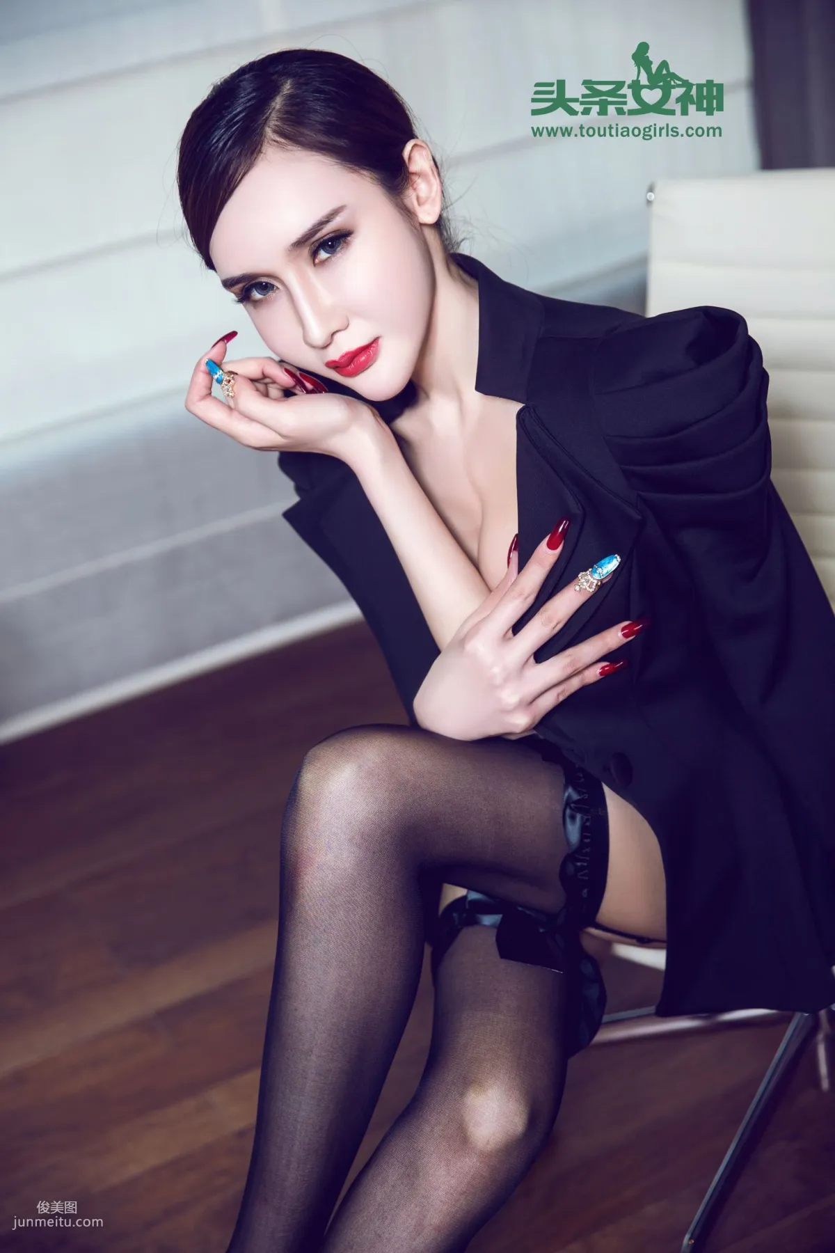 瓦娅/阿依努爾瓦娅《情欲女爵 爵士冷妹》 [頭條女神] 寫真集 13