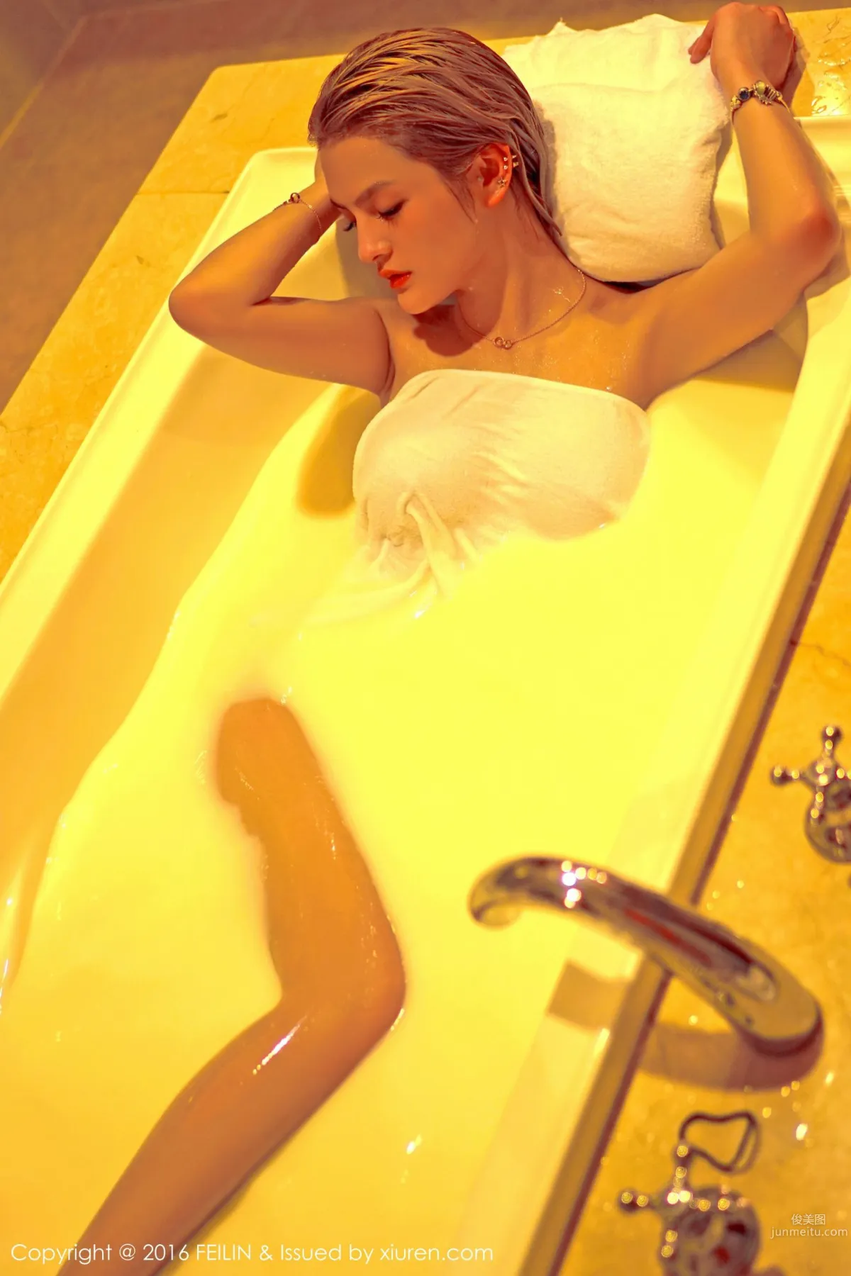 Shi Wen - Swimming Pool Bikini + Bathtub Wet Body [FeiLin] Vol.029 Photo Set photo 34
