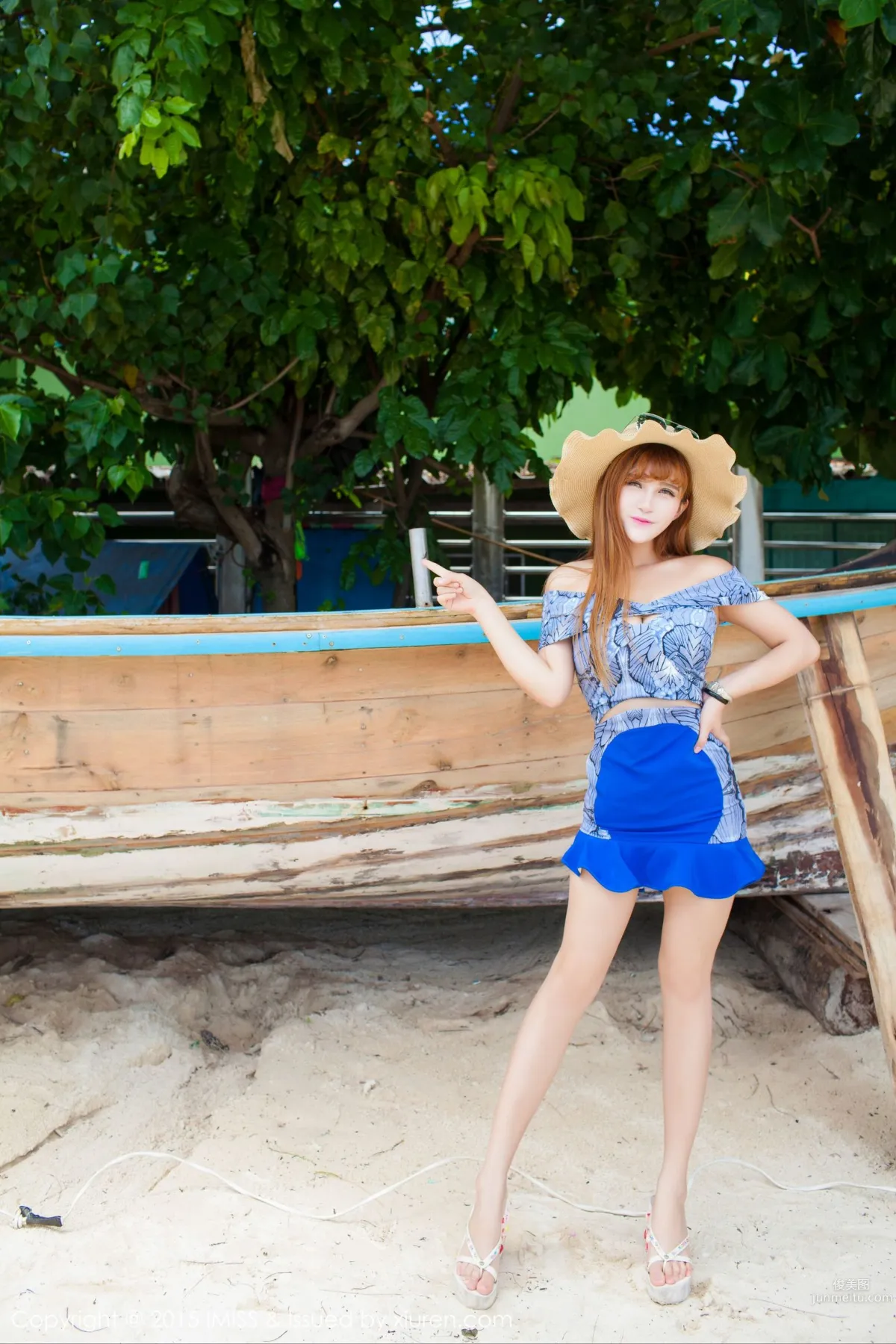 LalaBaby Lala Impressive Bust and Long Beautiful Legs [IMISS] Vol.044 Photo Set photo 35
