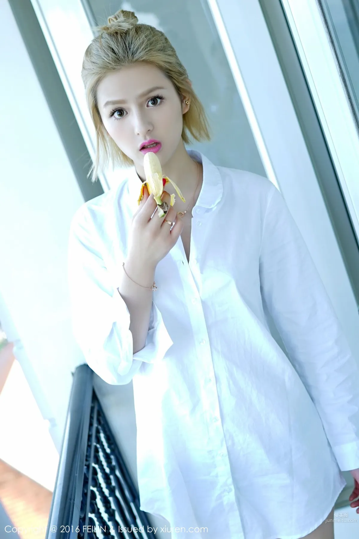 Shi Wen Swan - Swimsuit + White Shirt Series [FeiLin] Vol.025 Photo Set photo 27