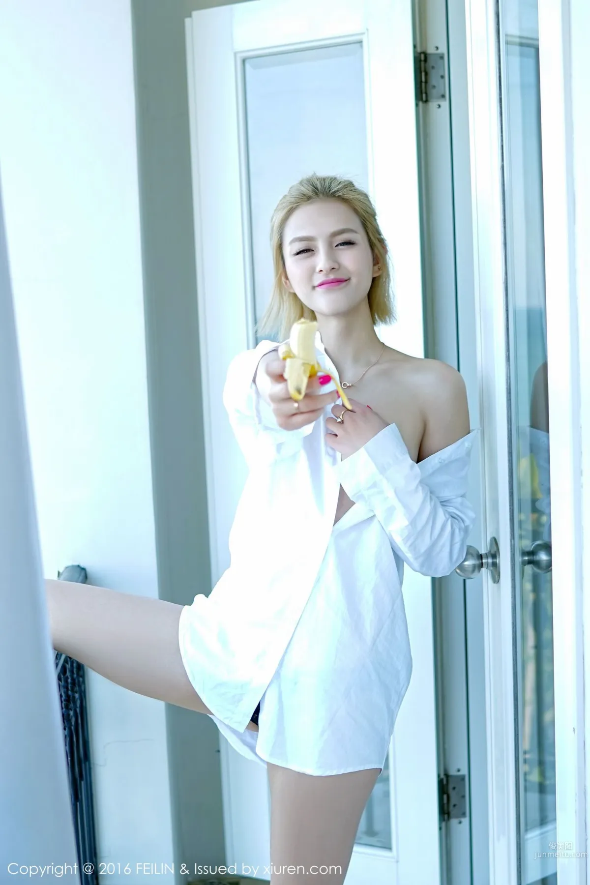 Shi Wen Swan - Swimsuit + White Shirt Series [FeiLin] Vol.025 Photo Set photo 31