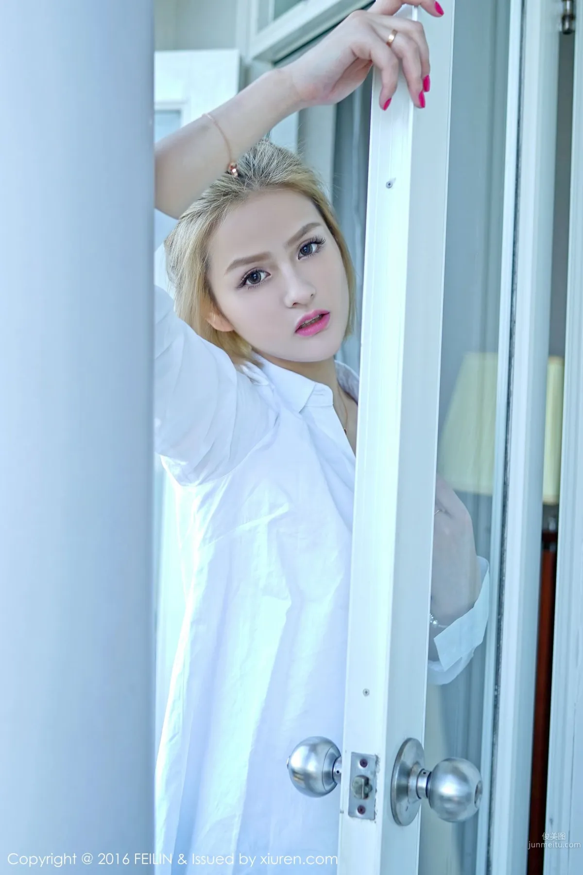 Shi Wen Swan - Swimsuit + White Shirt Series [FeiLin] Vol.025 Photo Set photo 52