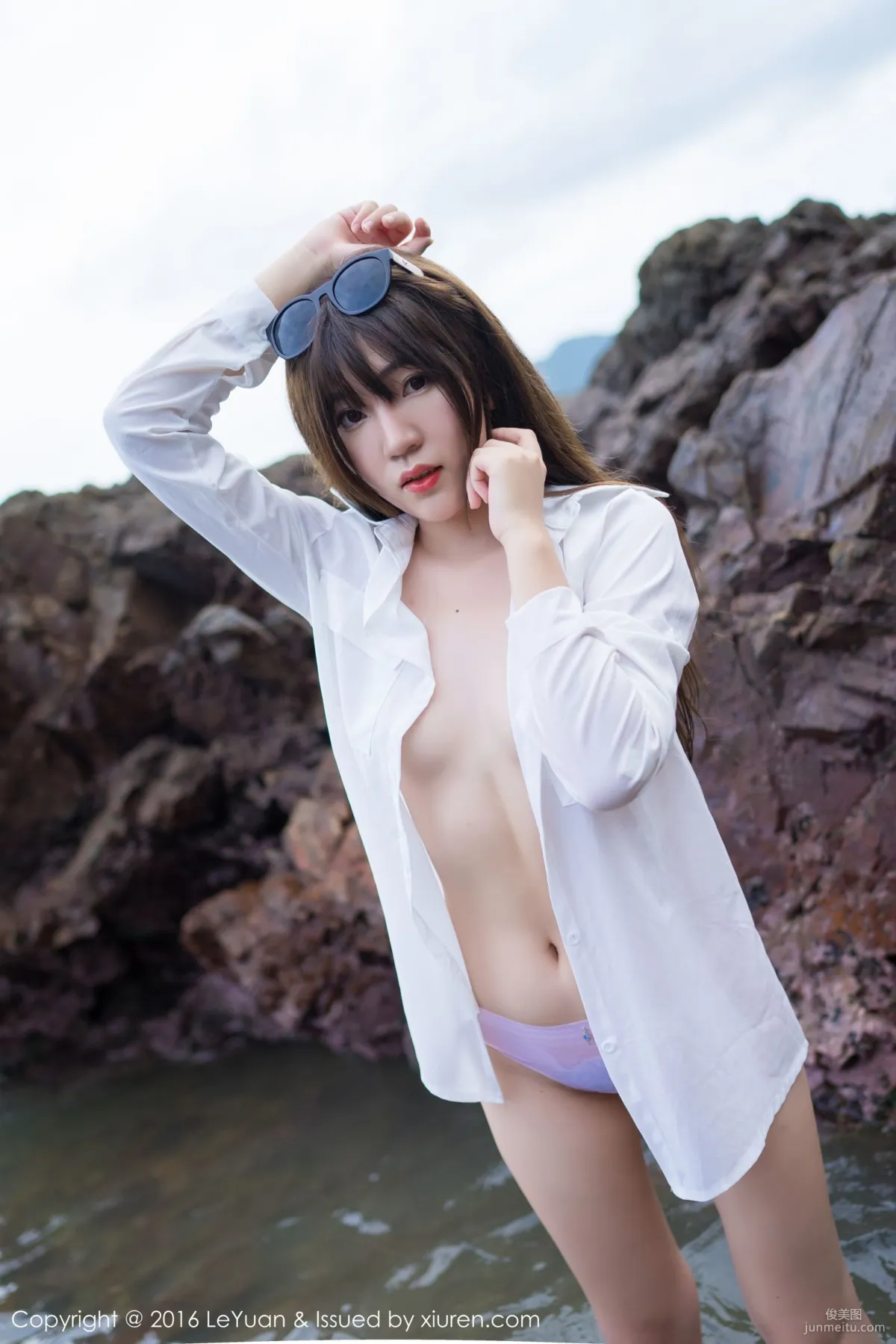 Leng Buding, Bikini + White Shirt Temptation [LeYuan] Vol.012 Photo Set photo 24