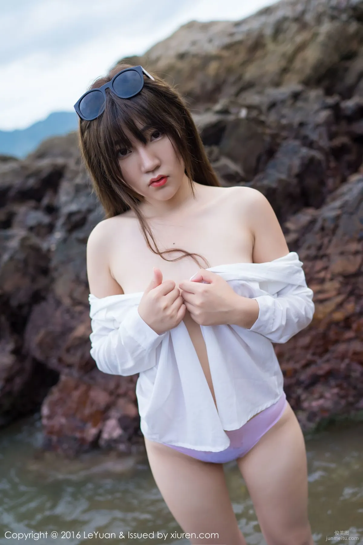 Leng Buding, Bikini + White Shirt Temptation [LeYuan] Vol.012 Photo Set photo 23