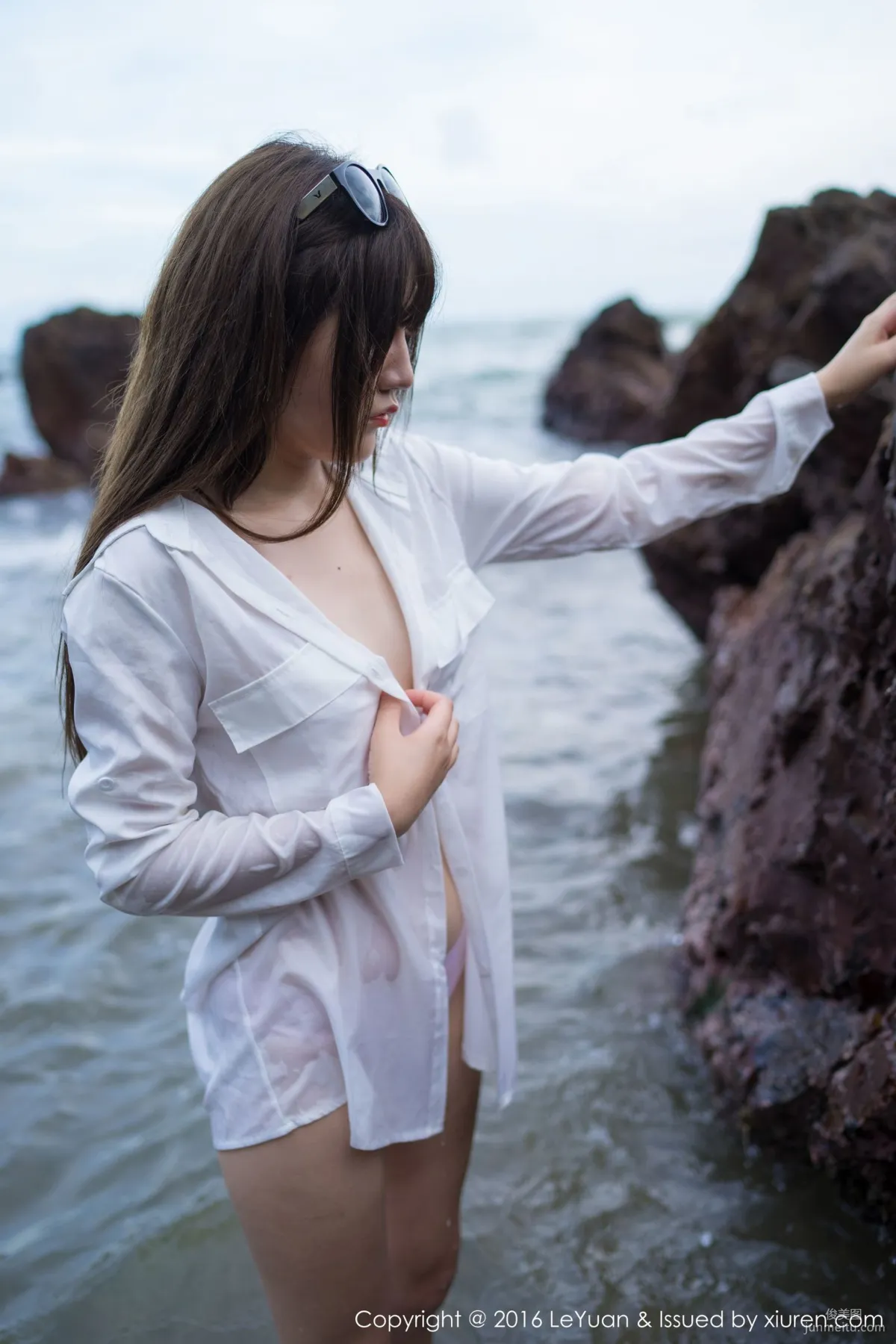 Leng Buding, Bikini + White Shirt Temptation [LeYuan] Vol.012 Photo Set photo 28