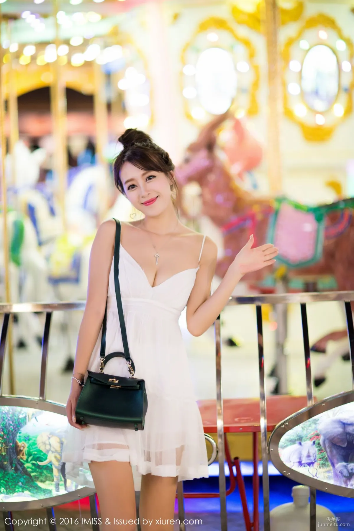Wang Manni So Q, Street Snap + Fresh Series by the Pool [IMISS] Vol.141 Photo Set photo 5