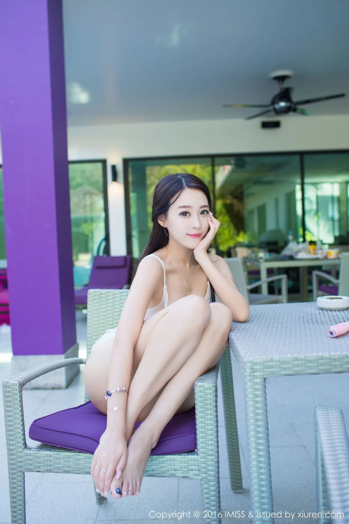 Wang Manni So Q, Street Snap + Fresh Series by the Pool [IMISS] Vol.141 Photo Set photo 30