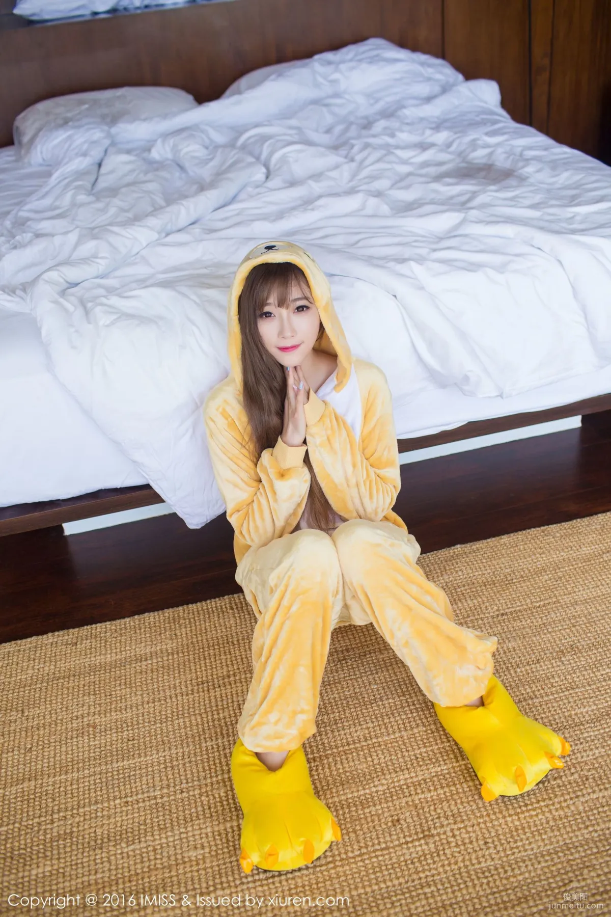 sugar Xiao Tianxin CC, Beauty Dressed as a Beast + Qipao and Stockings [IMISS] Vol.136 Photo Set photo 8
