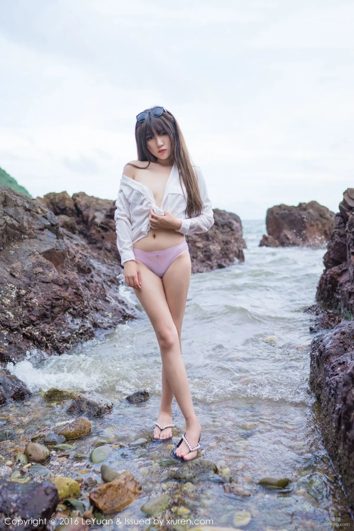 Leng Buding, Bikini + White Shirt Temptation [LeYuan] Vol.012 Photo Set photo 34