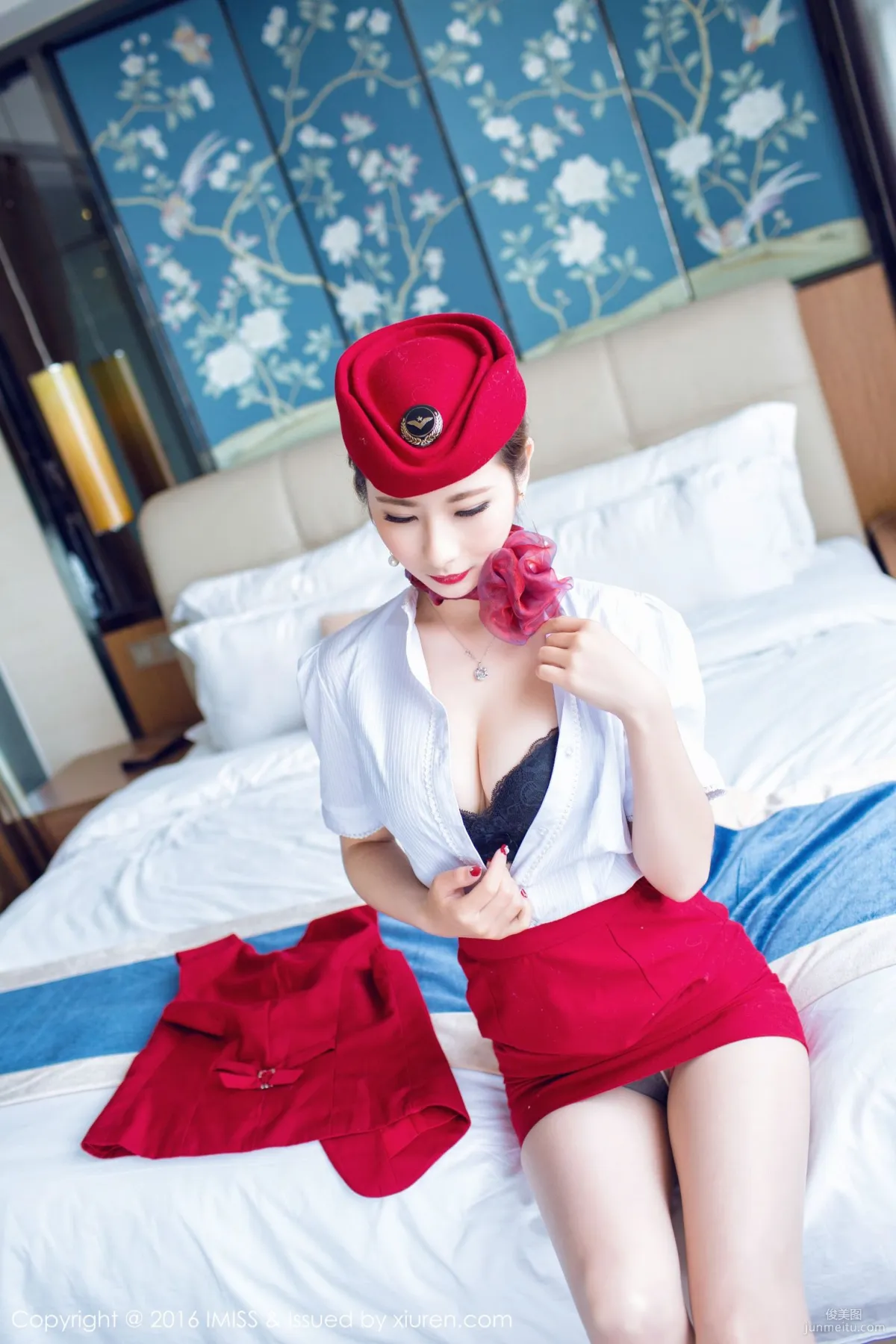 Lili Lily 'Bunny Girl, Flight Attendant Uniform + School Swimsuit Wet Series' [IMISS] Vol.082 Photo Set photo 17