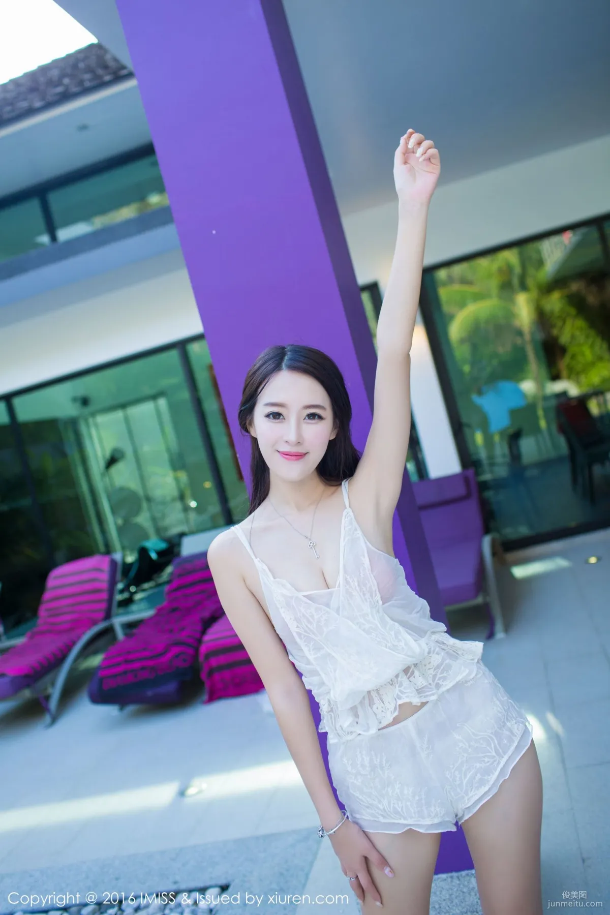 Wang Manni So Q, Street Snap + Fresh Series by the Pool [IMISS] Vol.141 Photo Set photo 22