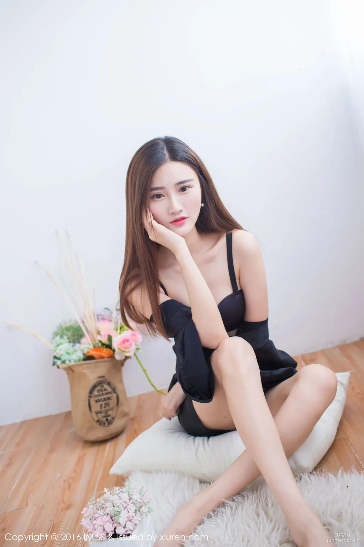 Gege Wuwu, Gentle and Elegant, Petite Beauty Type [IMISS] Vol.135 Photo Set photo 9