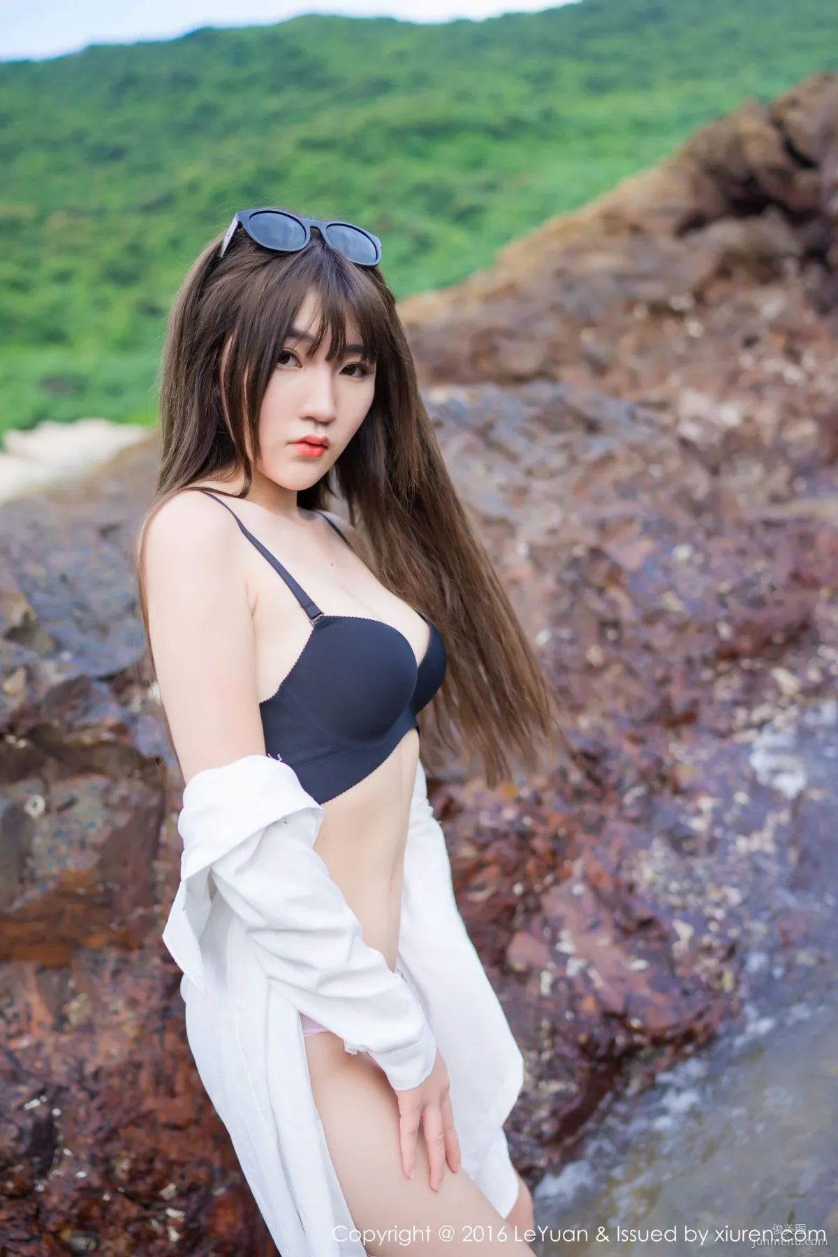 Leng Buding, Bikini + White Shirt Temptation [LeYuan] Vol.012 Photo Set photo 8