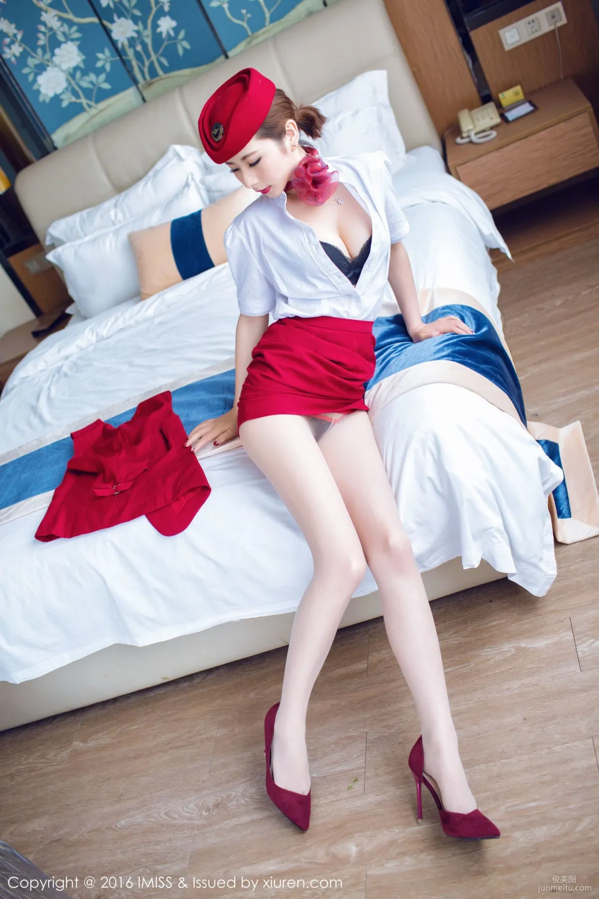 Lili Lily 'Bunny Girl, Flight Attendant Uniform + School Swimsuit Wet Series' [IMISS] Vol.082 Photo Set photo 20