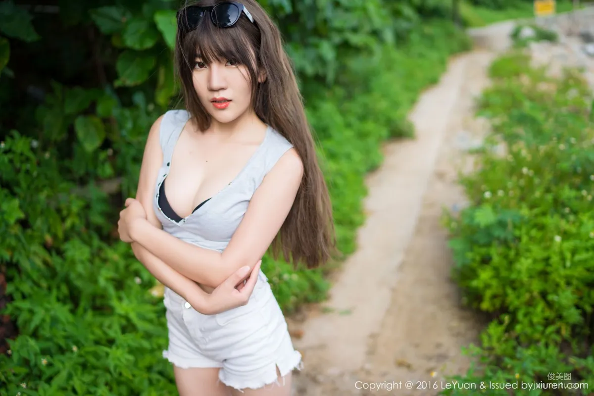 Leng Buding, Beach Outdoor Shoot [LeYuan] Vol.011 Photo Set photo 42