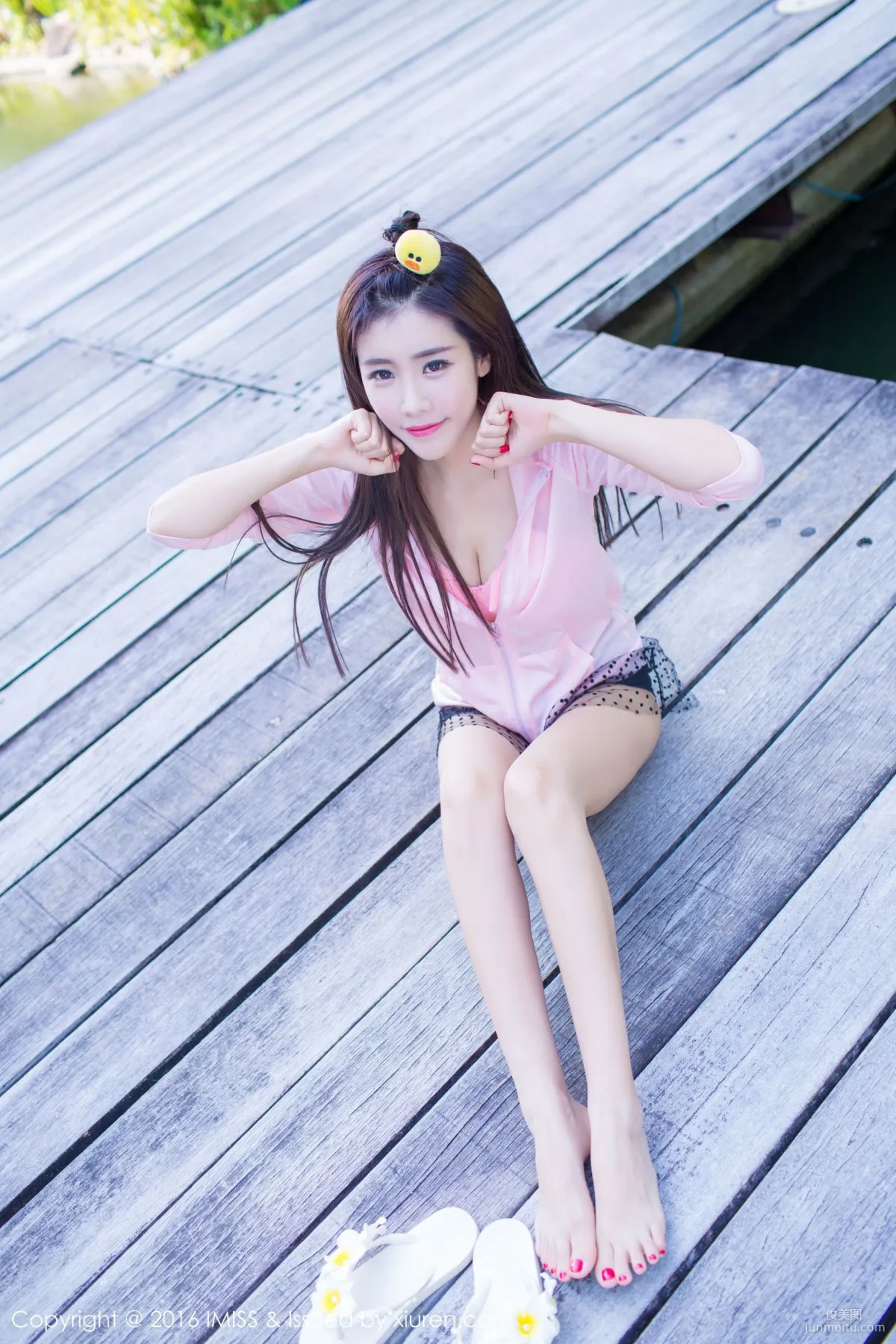 Cheng Xiaofan, Pink Outfit + White Skirt Outdoor Shoot [IMISS] Vol.086 Photo Set photo 2