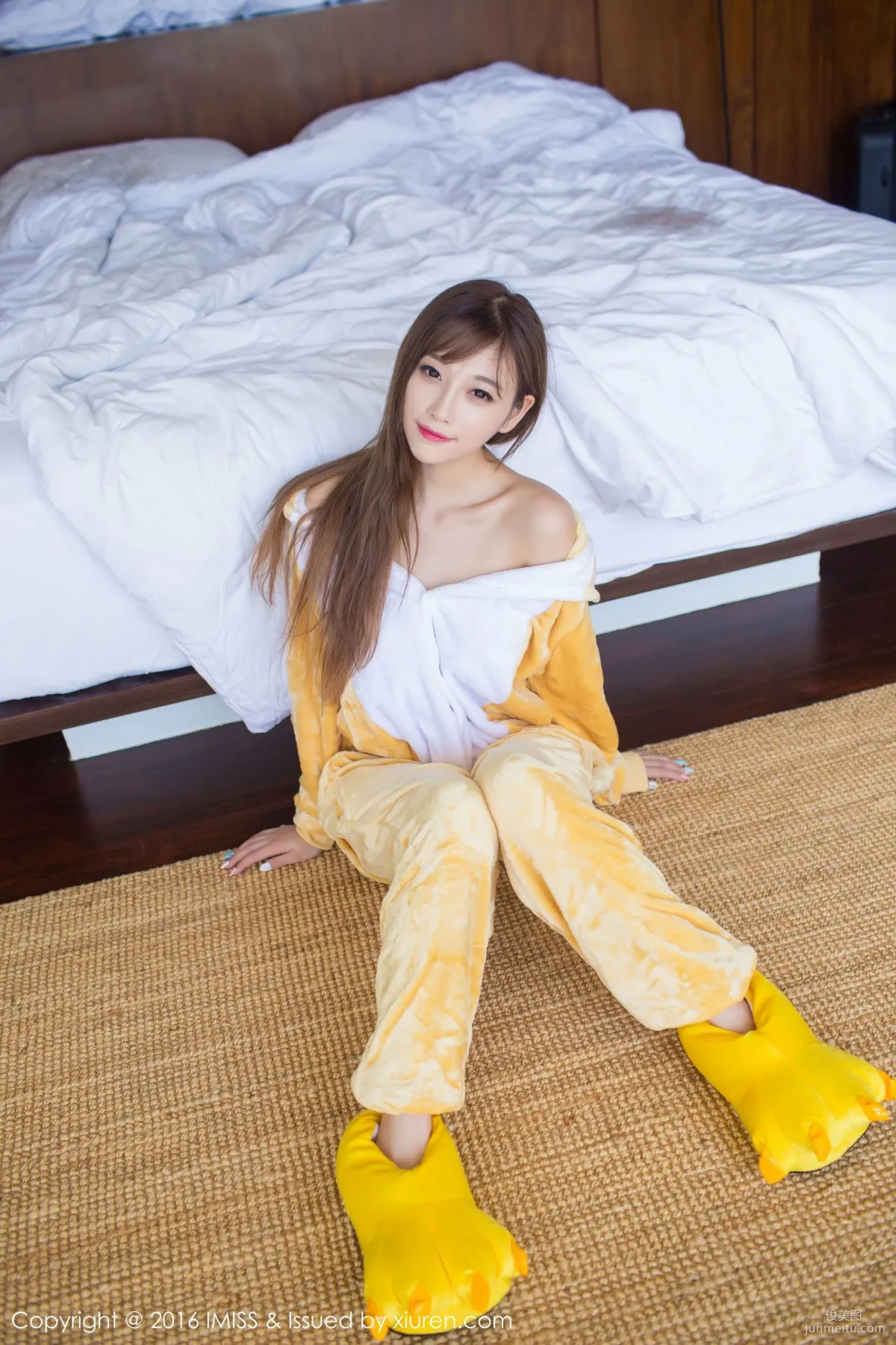 sugar Xiao Tianxin CC, Beauty Dressed as a Beast + Qipao and Stockings [IMISS] Vol.136 Photo Set photo 11