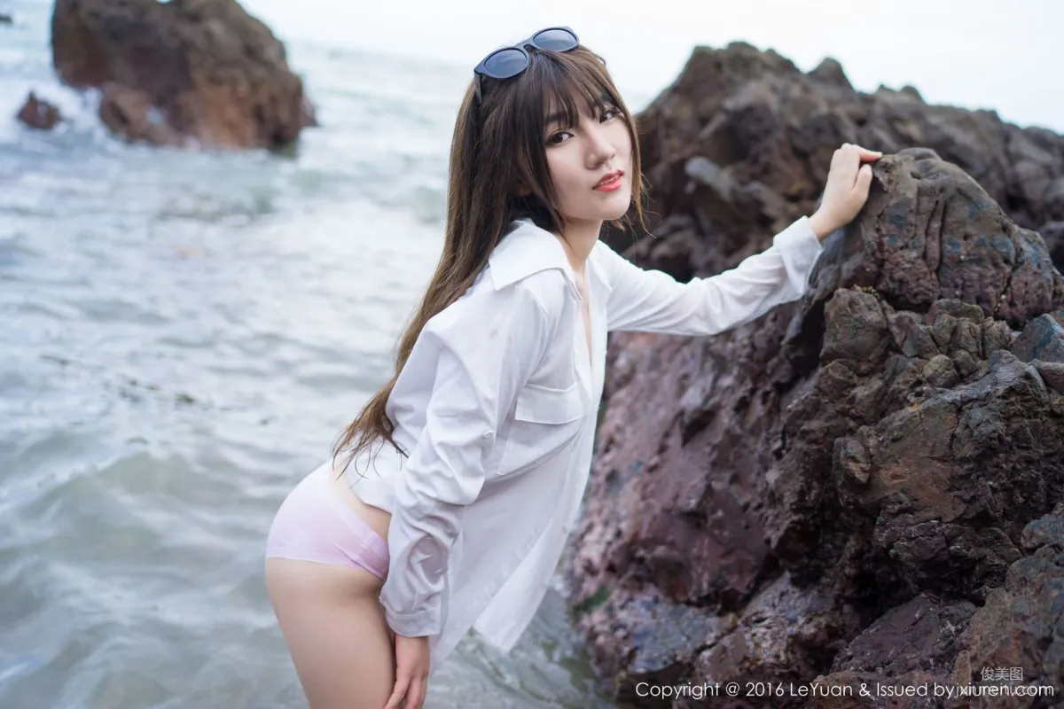 Leng Buding, Bikini + White Shirt Temptation [LeYuan] Vol.012 Photo Set photo 29