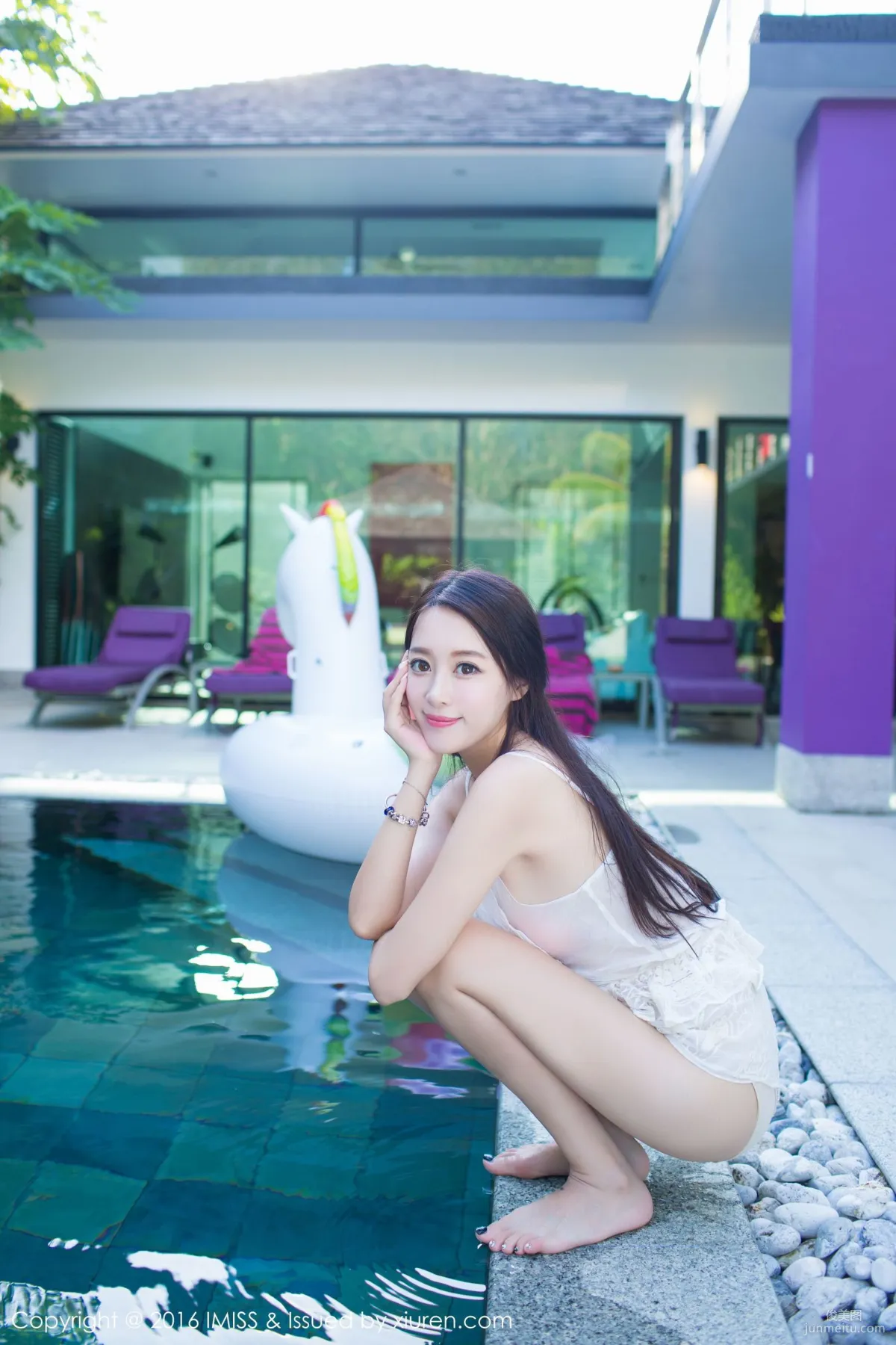 Wang Manni So Q, Street Snap + Fresh Series by the Pool [IMISS] Vol.141 Photo Set photo 40