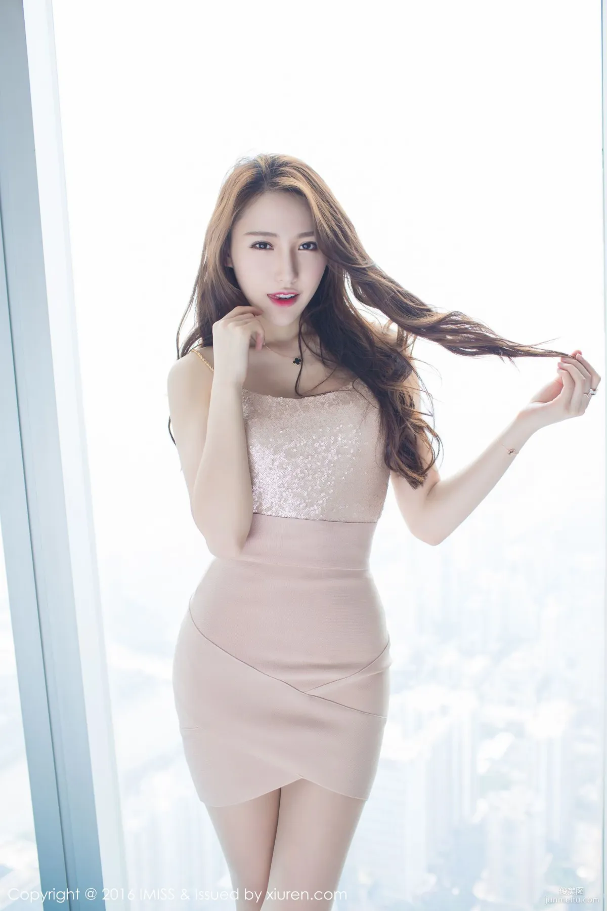 Liu Yining Lynn, Beautiful Legs in Short Skirt + Sexy Lingerie [IMISS] Vol.088 Photo Set photo 2