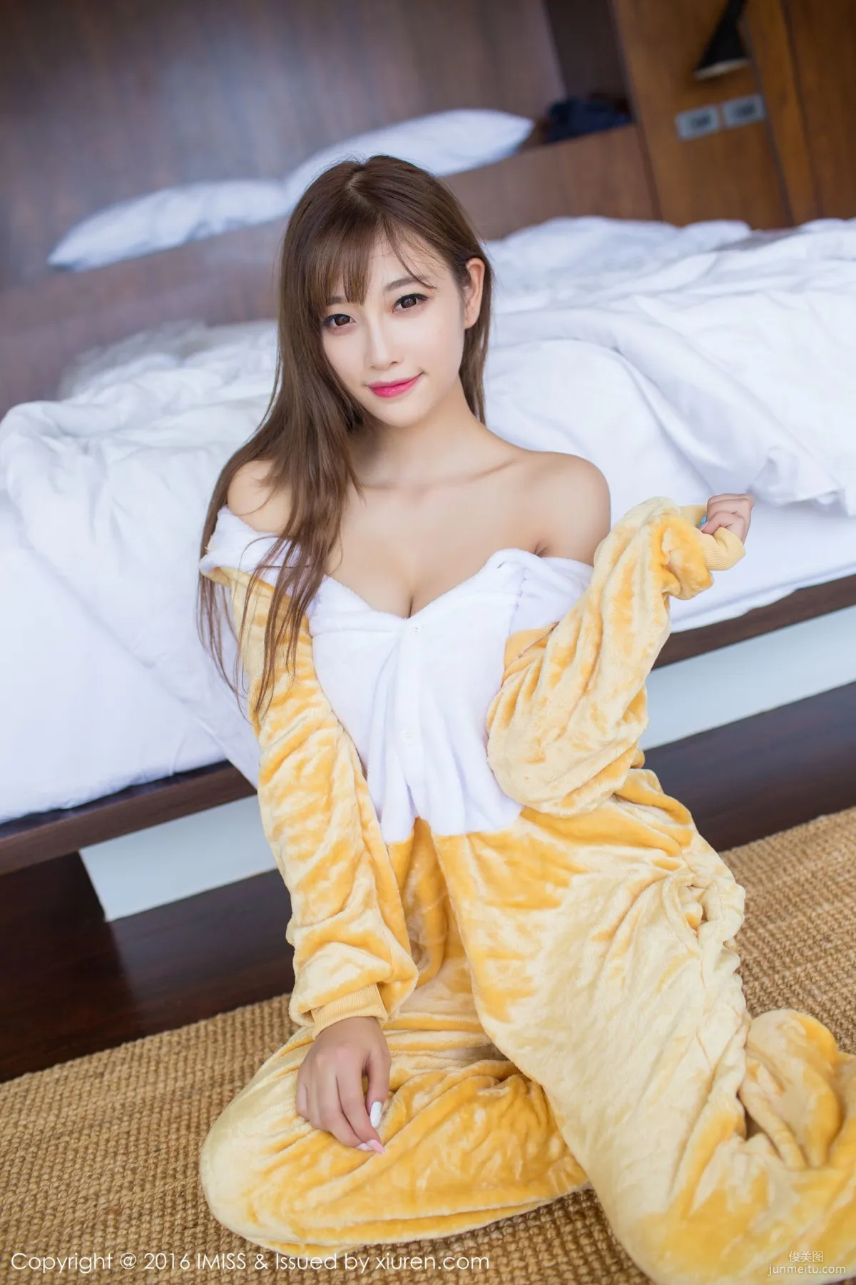 sugar Xiao Tianxin CC, Beauty Dressed as a Beast + Qipao and Stockings [IMISS] Vol.136 Photo Set photo 13