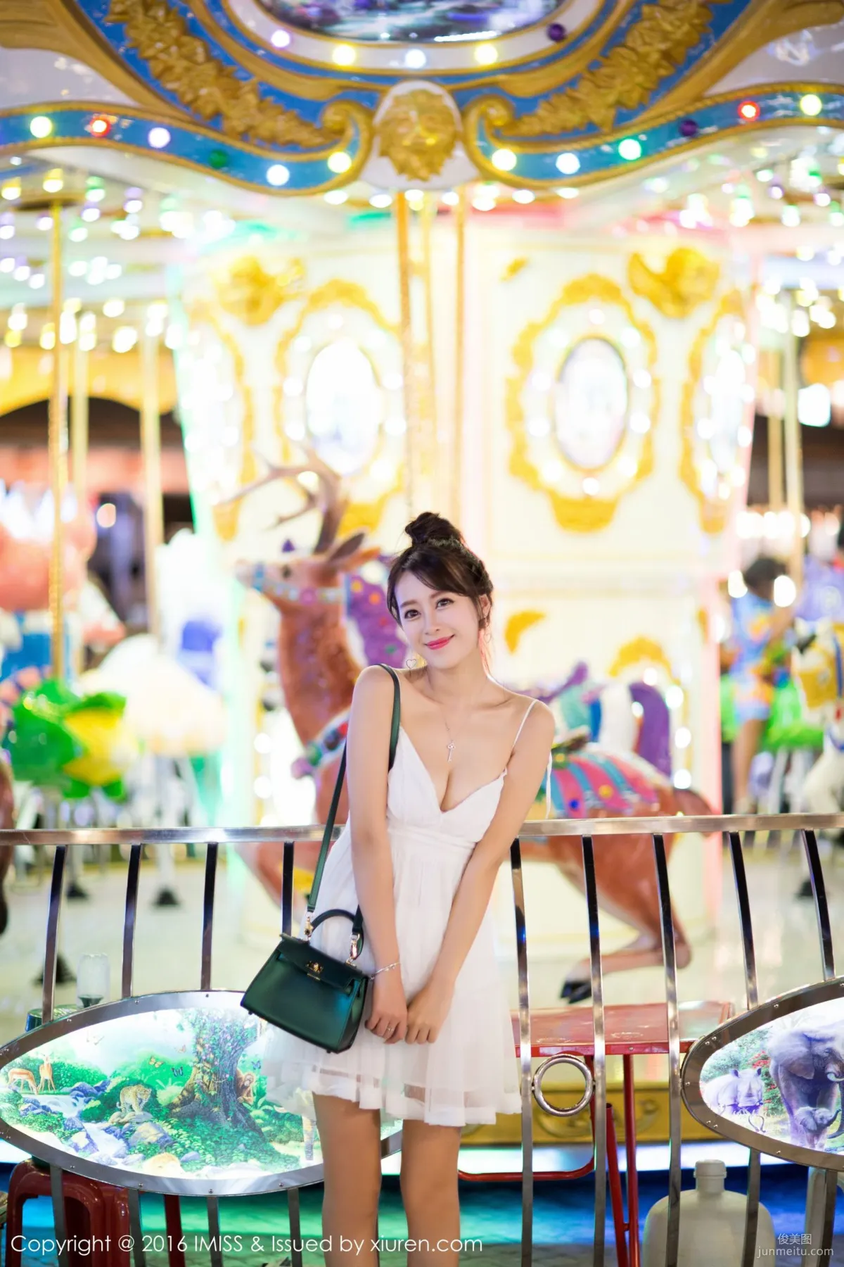 Wang Manni So Q, Street Snap + Fresh Series by the Pool [IMISS] Vol.141 Photo Set photo 7