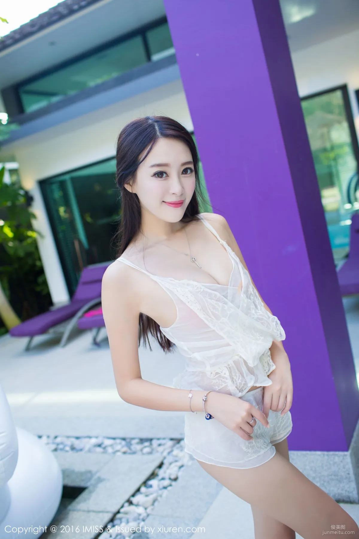 Wang Manni So Q, Street Snap + Fresh Series by the Pool [IMISS] Vol.141 Photo Set photo 23